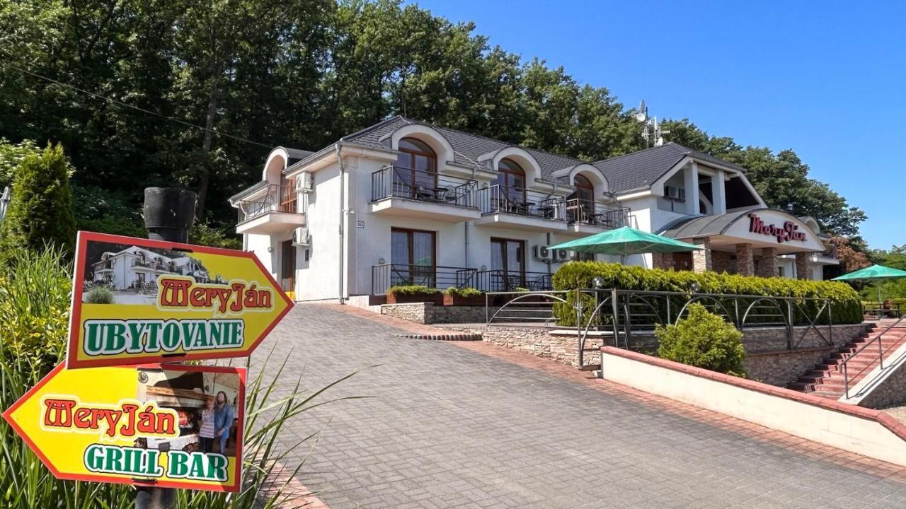 Mery Jan Подгайска Экстерьер фото