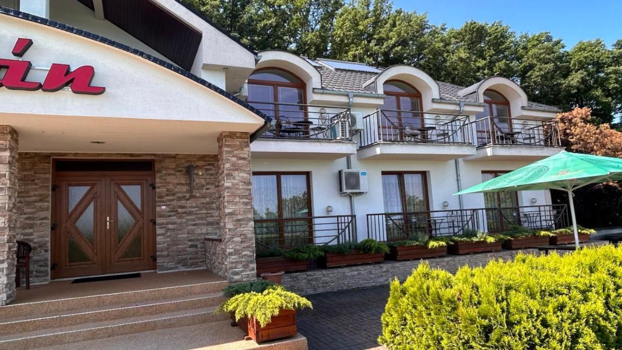 Mery Jan Подгайска Экстерьер фото
